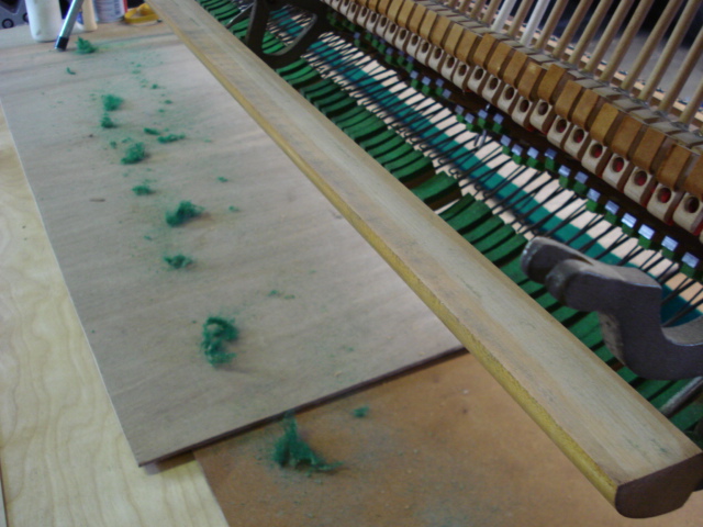 A18 Remove hammer rail cloth A18 Remove hammer rail cloth